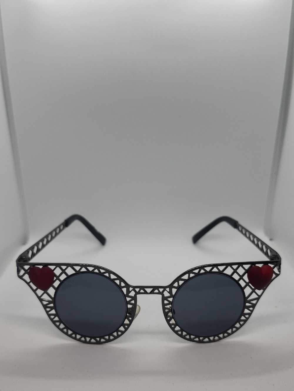GASOLINE GLAMOUR RED HEART OF GLASS SECRET AGENT ROUND SUNGLASSES